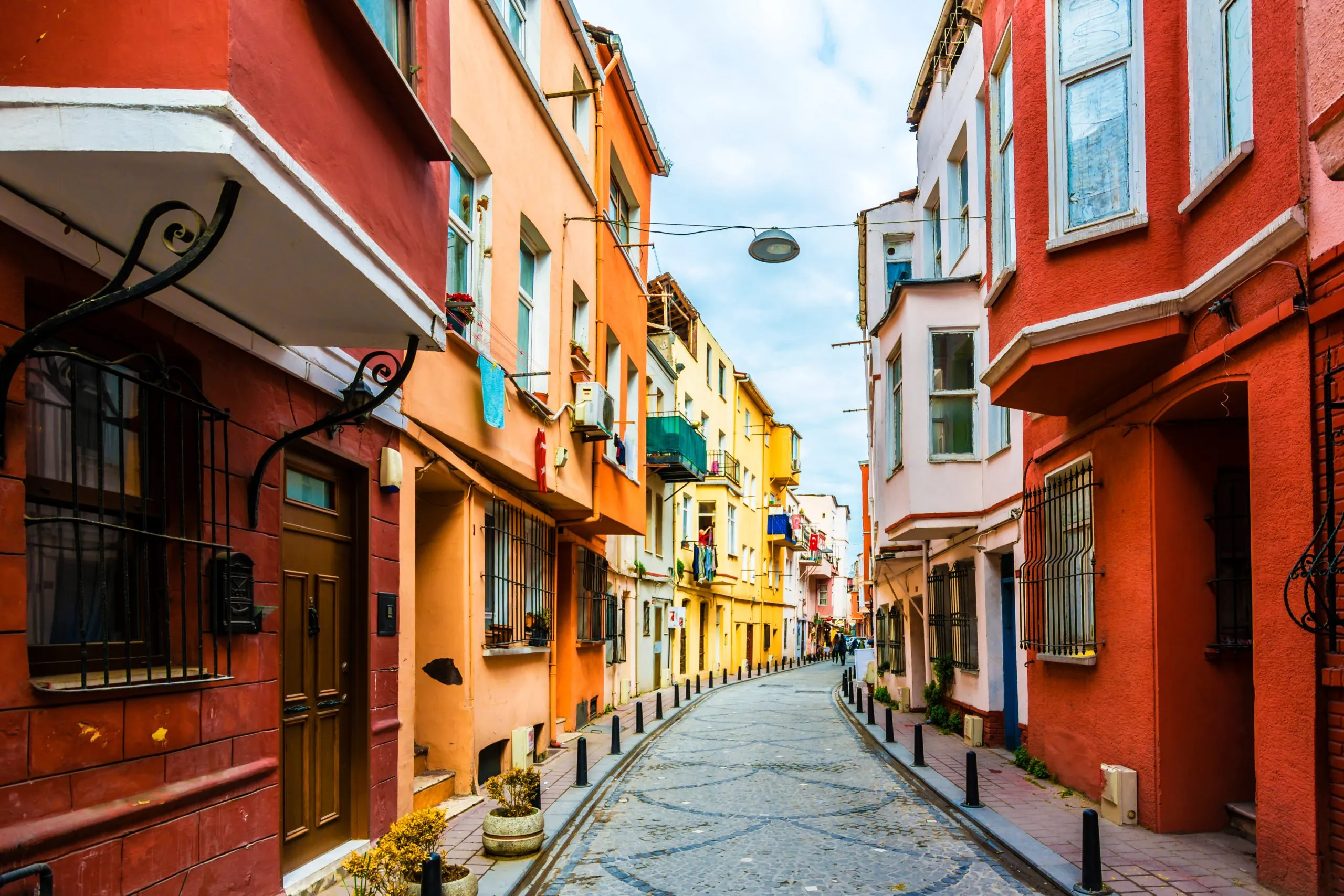 Stroll-through-the-coloful-Fener-and-Balat-Districts-on-the-Insider-Istanbul-Old-City-Tour-scaled_ZJbEjCTtPf.webp